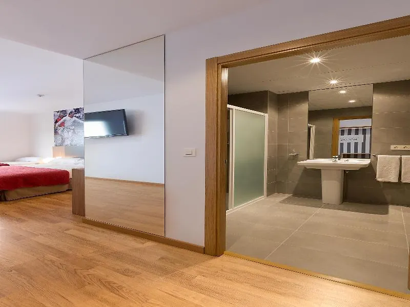 Iraipe Pamplona Hostal Auto Check-In Aizoáin 2*,